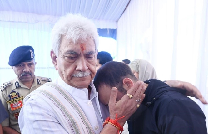 ' LG Manoj Sinha visits Family of Martyr Head Constable Ashiq Hussain Qureshi'